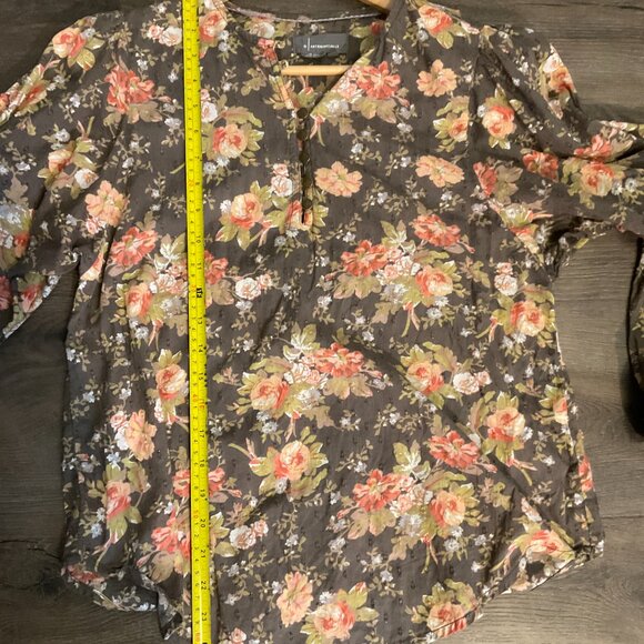 Anthropologie Floral Pattern Blouse with Ruched Cuffs, buttons size small - Picture 8 of 10